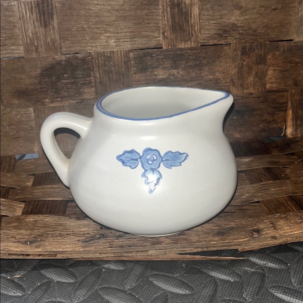 Pfaltzgraff Yorktowne Medium Pitcher with Blue Floral Design